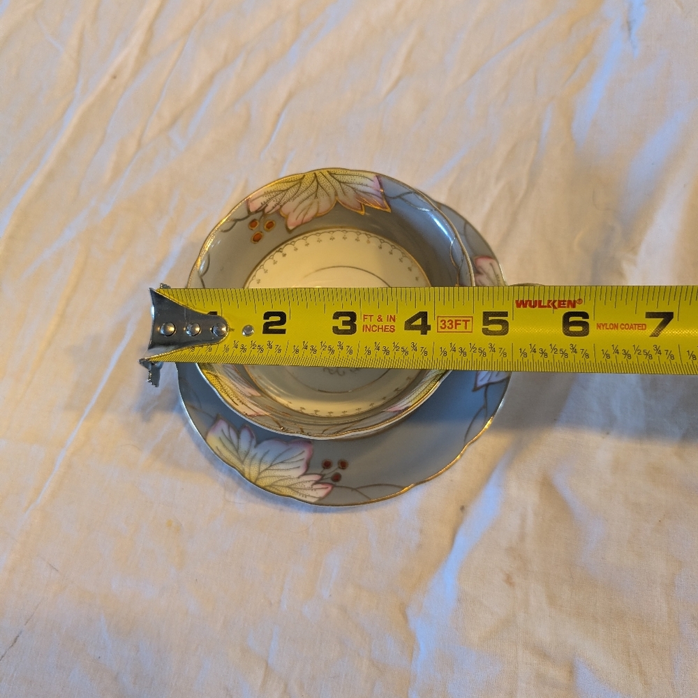 2/50$ Vintage-Style Gray Floral Porcelain Teacup and Saucer with Gold Handle - Picture 10 of 10
